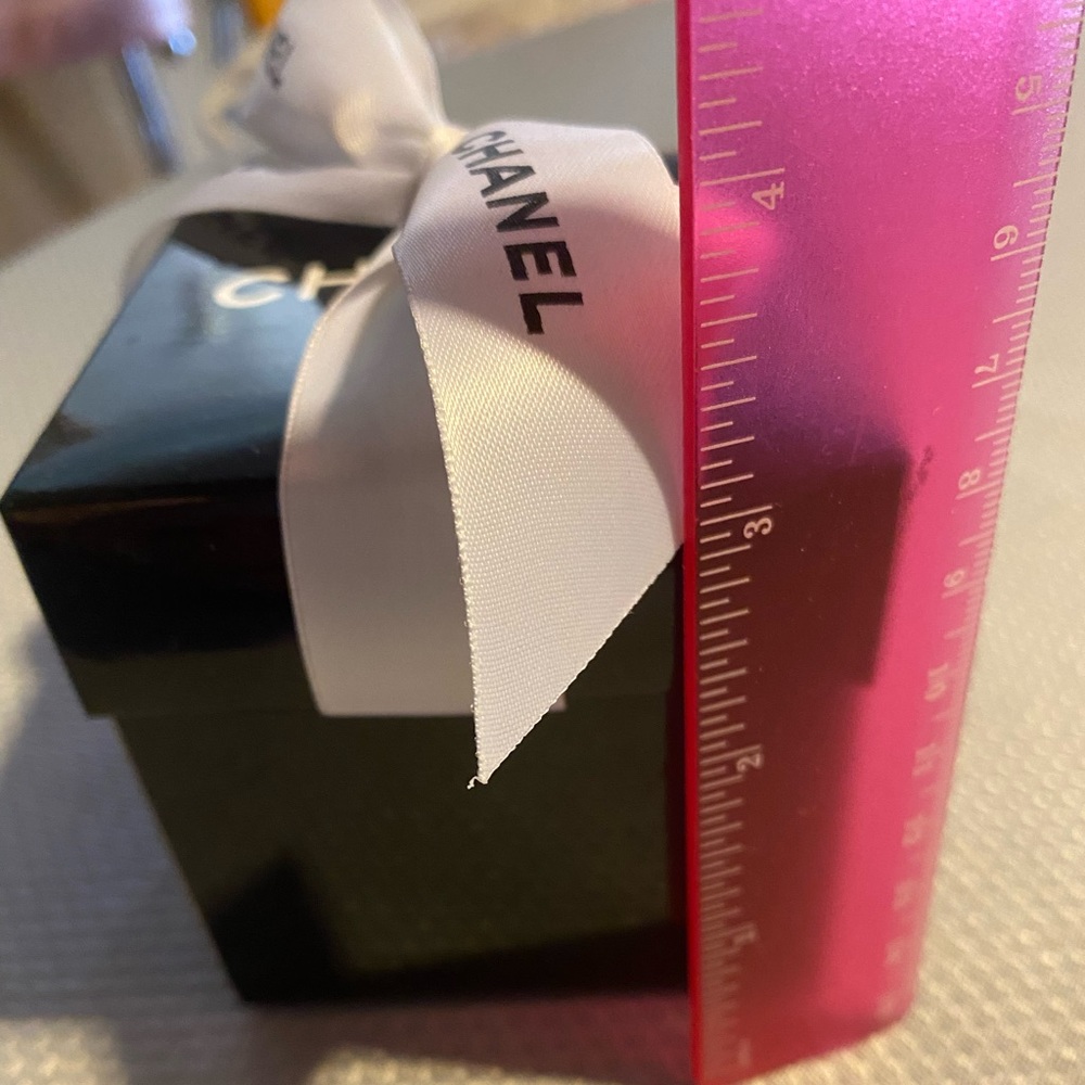 Authentic Channel box w/ bow - Picture 2 of 8